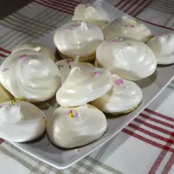 Meringues with vanilla