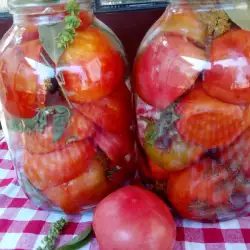 Jarred Tomatoes with Cloves