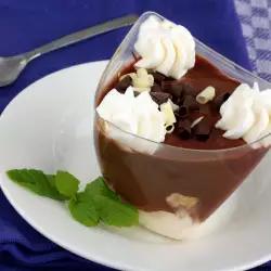 Mousse with almonds