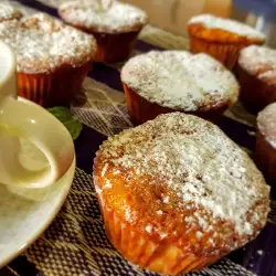Muffins with Jam and Vanilla