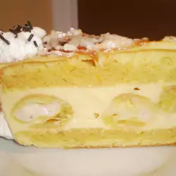 Eclair Cake with vanilla