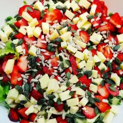 Iceberg Salad with Strawberries and Cheddar Cheese