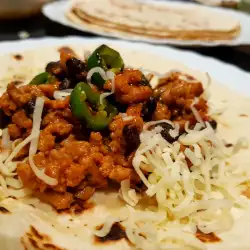Fajitas with Black Beans and Minced Meat