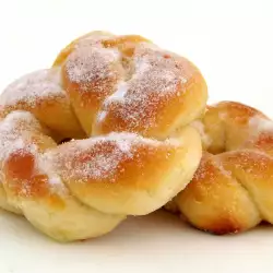 Sweet Bagels with Flour