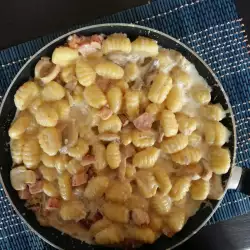 Potato Gnocchi with Cream and Bacon