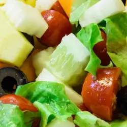 Lettuce Salad with Apples