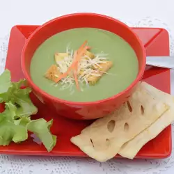 Green Cream Soup with Broccoli