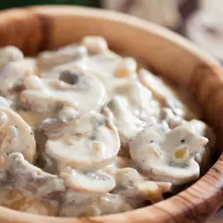 Mushrooms with Cream and Feta Cheese