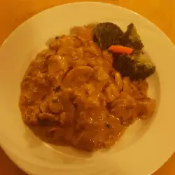 Goulash with Duck Meat, Mushrooms and Cream