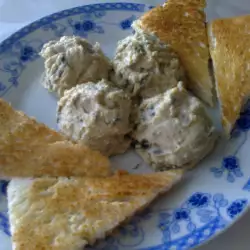 Hummus with Chickpeas and Black Olives