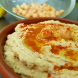 Hummus with cloves