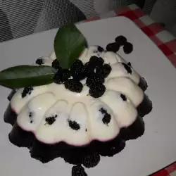 Fresh Jellied Dessert with Yoghurt and Mulberries