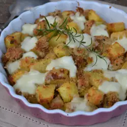 Roasted Potatoes with Chicken Breast, Breadcrumbs and Mozzarella