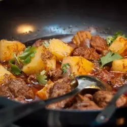 Potatoes with Meat and Tomato Paste