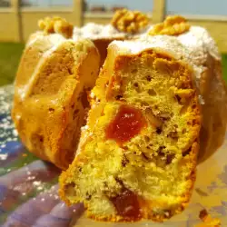 Fluffy Sponge Cake with Quinces and Walnuts