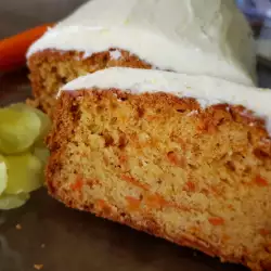 Sponge Cake with Carrots and Cream Cheese