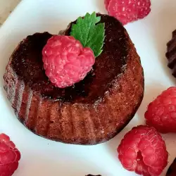 Keto dessert with Raspberries