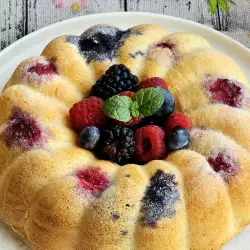 Air Fryer Keto Berry Sponge Cake