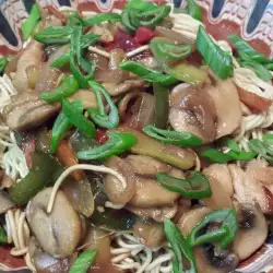Chinese-Style Spaghetti with Chicken and Vegetables