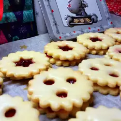Linzer cookies with Almonds