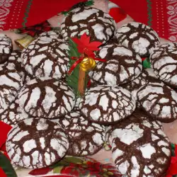 Crinkle Cookies with powdered sugar