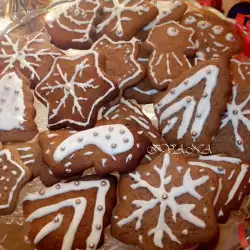 Gingerbread with powdered sugar