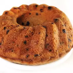 Belgian Cake with Raisins and Walnuts