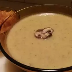Creamy Mushroom Soup with Croutons