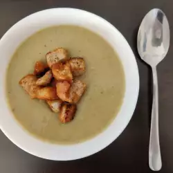 Quick Cream of Pea Soup with Croutons