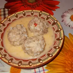 Meatballs with Sauce and Flour