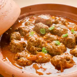 Meatballs with vegetable broth