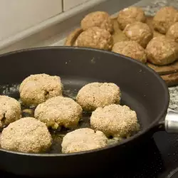 Meatballs with Sauce and White Wine