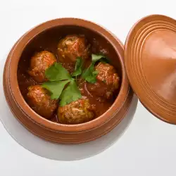 Meatballs in a Clay Pot