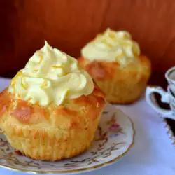 Lemon Cupcakes with Cream