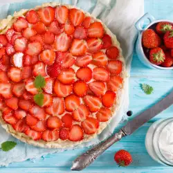 Strawberry Dessert with Hazelnuts