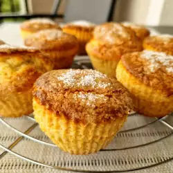 Egg-Free Muffins with Cream
