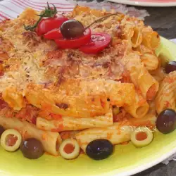Oven-Baked Macaroni with olives