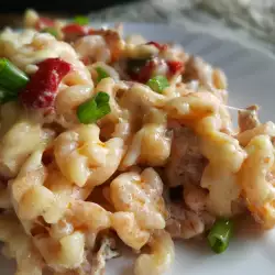 Macaroni with Minced Meat, Tomatoes and Cream