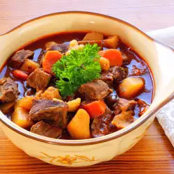 Beef with Potatoes and Mushrooms