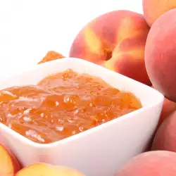 Confiture with apricots
