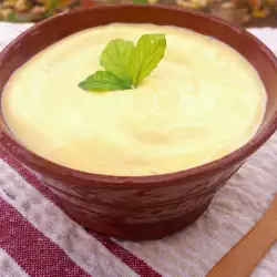 Homemade Mayonnaise with Olive Oil and Arugula
