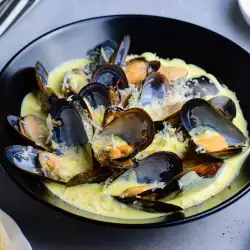 Black Mussels with Alfredo sauce