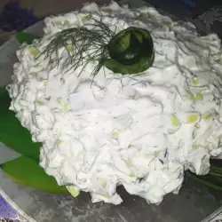 Turkish Salad with Garlic