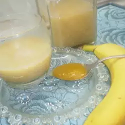 Drink with Bananas and Honey for Bronchitis and Cough