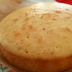 This is How a Sponge Cake Layer is Made