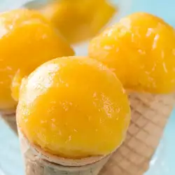 Sorbet with lemons