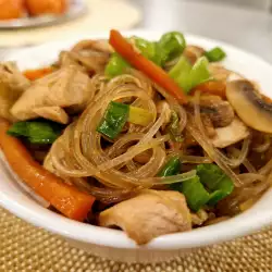 Rice Noodles with Chicken and Mushrooms