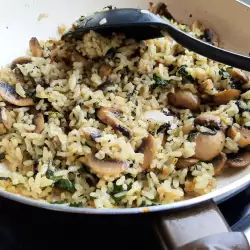 Fried Rice with Spinach and Mushrooms