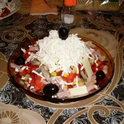 Shepherd's salad with ham