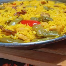 Paella with tomatoes